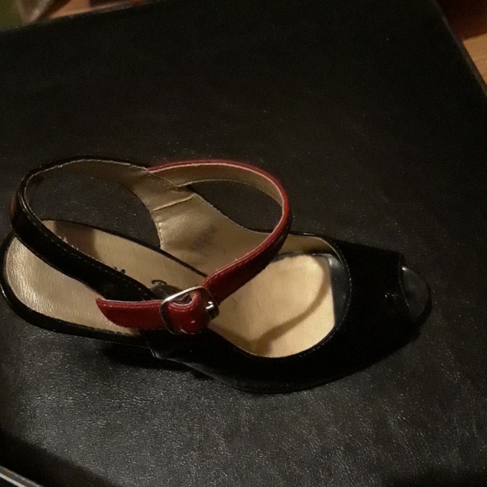 Shoes - Picture 2 of 4